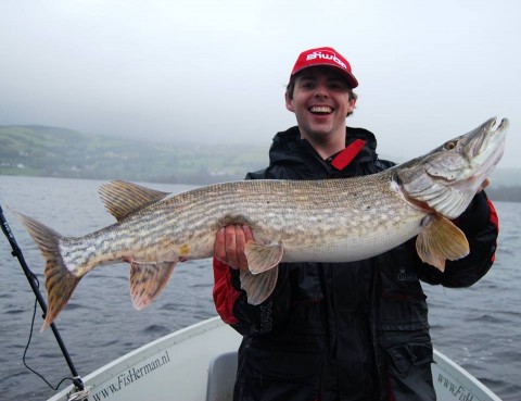 23 Gennaio – grande pescata invernale sul Lough Derg. Maurits col pesce più grosso, 111 cm