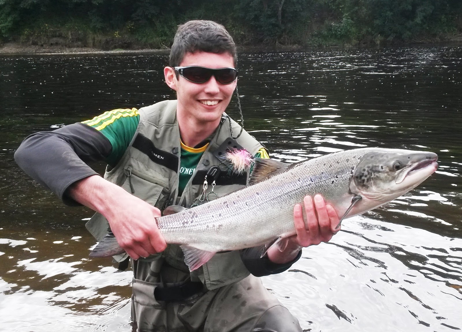 Dan Hawker mentre sta per rilasciare il pesce più bello catturato a mosca nel Lodge nel 2015. Preso su una puccola cascade a Hut on Kents
