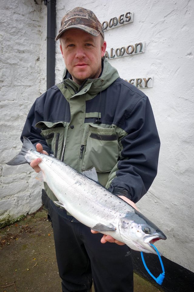 Chris Gallagher col suo pesce dalla Perch Pool, 25 marzo