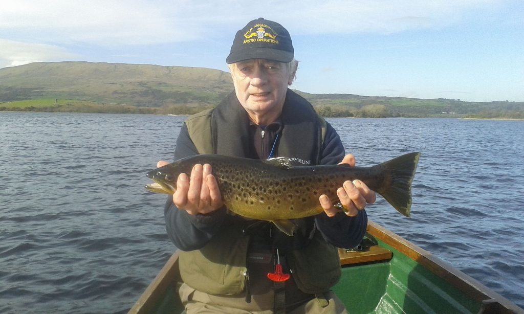 Kevin Cronin con un bel pesce di 2 kg. salito su una Silver Dabbler, Marzo 2017