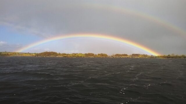un perfetto arcobaleno sul Lough Mask